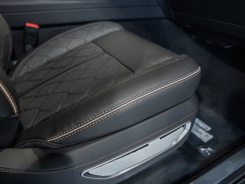 New 2024 Jeep Grand Wagoneer Series III w/ HD Trailer Tow Package image 40