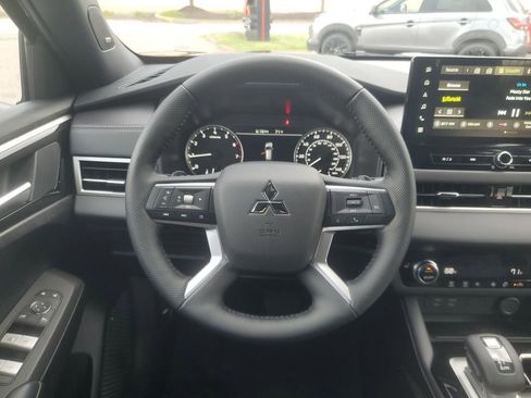 New 2026 Mitsubishi Outlander LE FWD image 15