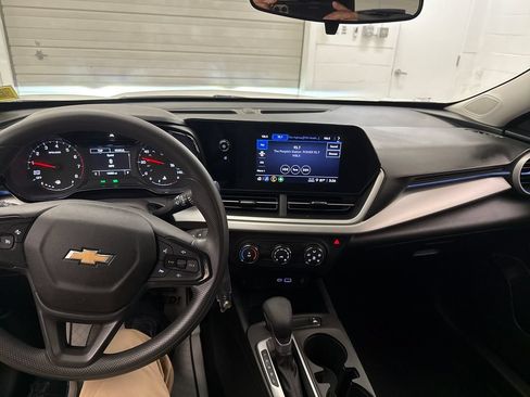 Used 2024 Chevrolet Trax LS FWD image 13