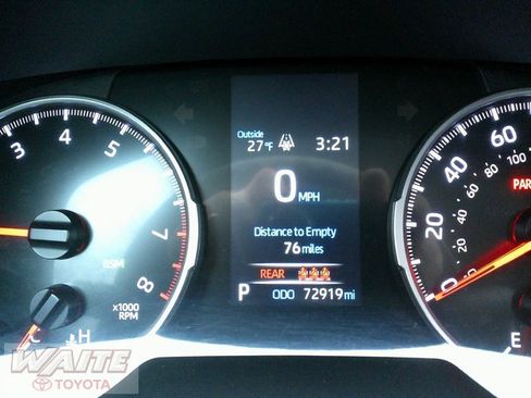 Used 2021 Toyota RAV4 LE image 10