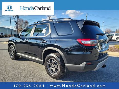 Used 2025 Honda Pilot TrailSport image 6