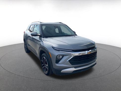 Used 2025 Chevrolet TrailBlazer LT w/ Driver Confidence Package image 1