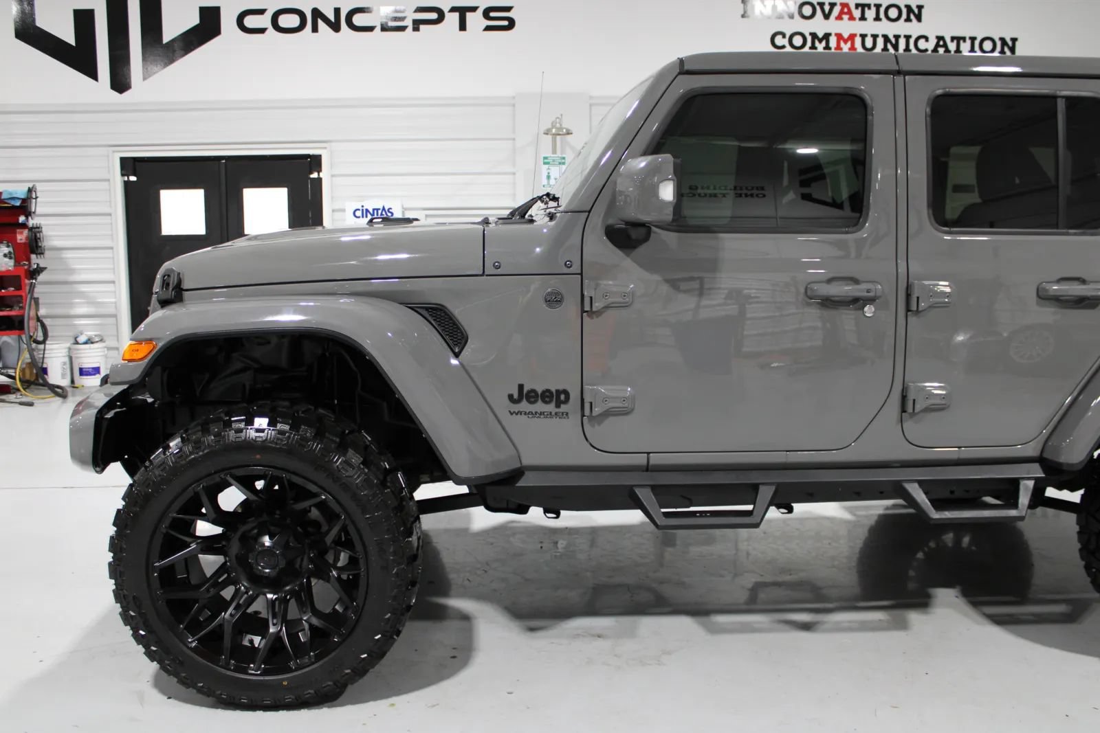 Used 2022 Jeep Wrangler Unlimited Sahara AWD/4WD image 10