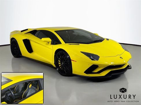 Used 2018 Lamborghini Aventador S image 2