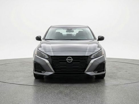 Used 2025 Nissan Altima 2.5 SV FWD image 2