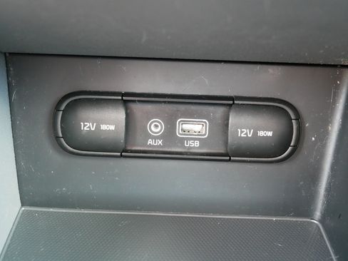 Used 2018 Kia Niro FE FWD image 32