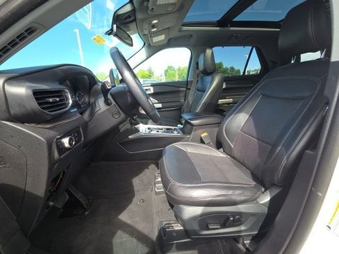 Used 2022 Ford Explorer Limited w/ Limited Technology Package AWD/4WD image 25