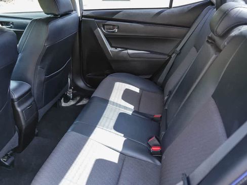 Used 2017 Toyota Corolla SE w/ SE Premium Package FWD image 18