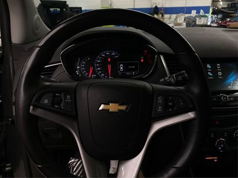 Used 2017 Chevrolet Trax LT w/ LT Convenience Package AWD/4WD image 21