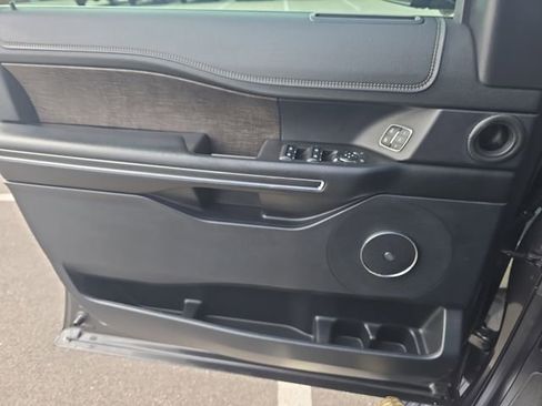 Used 2021 Ford Expedition Max Limited image 24
