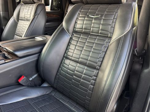 Used 2021 Cadillac Escalade Sport Platinum AWD/4WD image 17