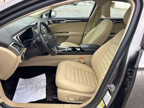 Used 2014 Ford Fusion SE w/ Equipment Group 202A image 15