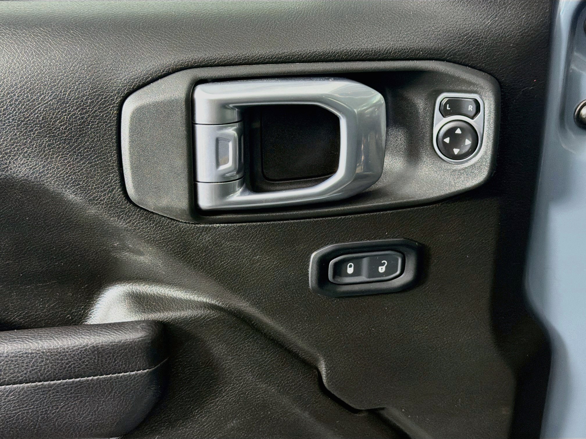 Used 2024 Jeep Gladiator Sport AWD/4WD image 15