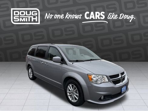Used 2019 Dodge Grand Caravan SXT image 6