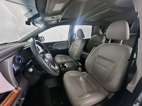 Used 2017 Toyota Sienna Limited Premium AWD/4WD image 13