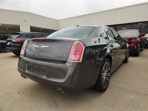 Used 2014 Chrysler 300 S RWD image 6