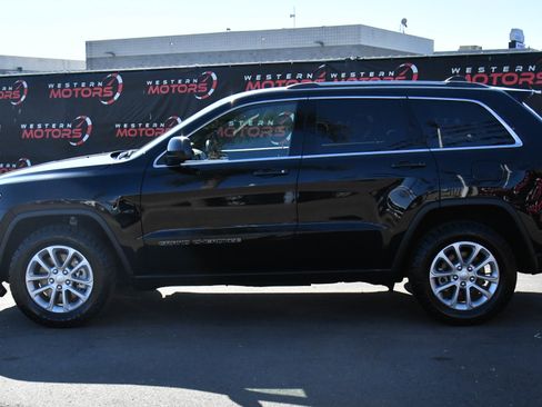 Used 2021 Jeep Grand Cherokee Laredo image 4