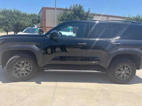 Used 2025 Toyota 4Runner SR5 RWD image 5