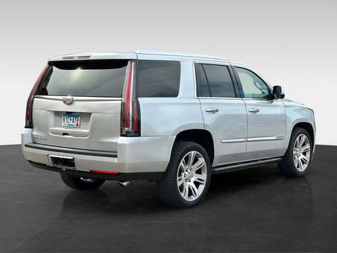 Used 2019 Cadillac Escalade Platinum AWD/4WD image 7