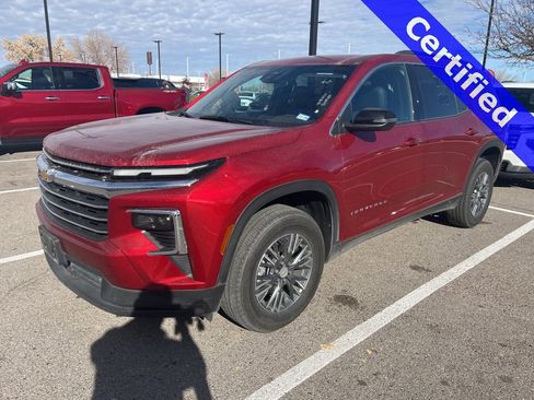 Certified 2025 Chevrolet Traverse LT image 1