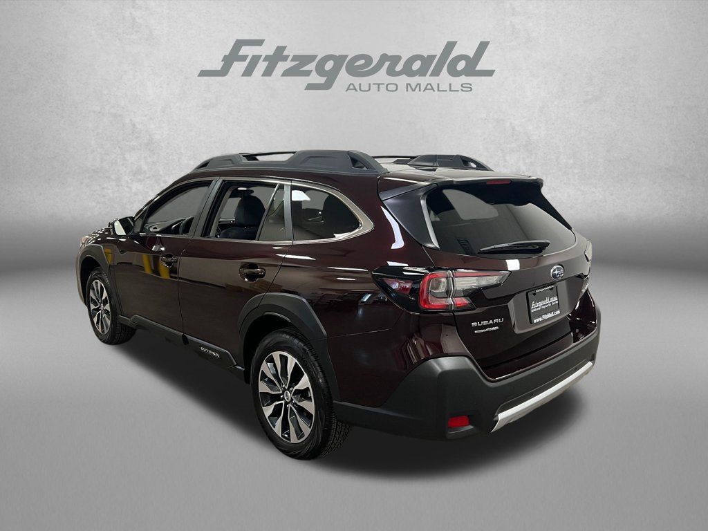 Used 2025 Subaru Outback Limited w/ Tech Package 3 AWD/4WD image 3