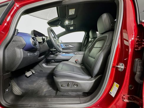 Used 2025 Chevrolet Equinox EV LT w/ Convenience Package image 13