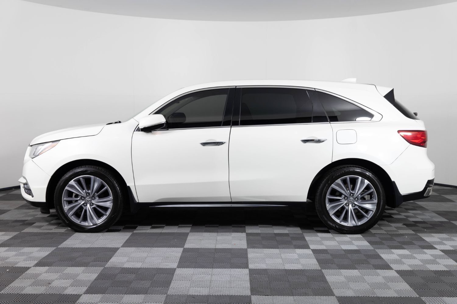 Used 2018 Acura MDX w/ Technology Package AWD/4WD image 4