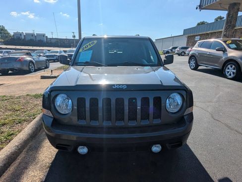 Used 2016 Jeep Patriot Latitude FWD image 2