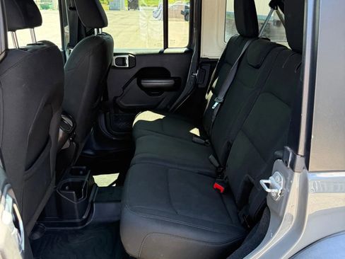 Used 2018 Jeep Wrangler Unlimited Sport S image 21