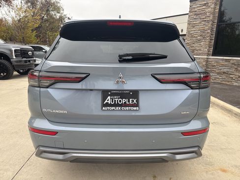 New 2026 Mitsubishi Outlander SEL image 2