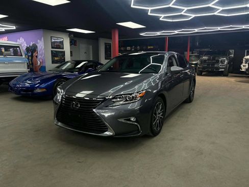 Used 2018 Lexus ES 350 w/ Luxury Package w/Wood Trim image 1
