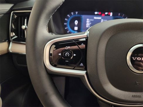 New 2025 Volvo XC90 B6 Core w/ Protection Package image 28