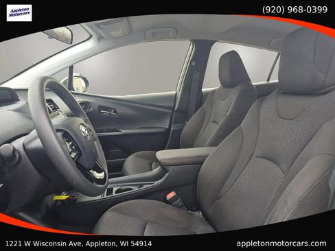 Used 2019 Toyota Prius LE image 14