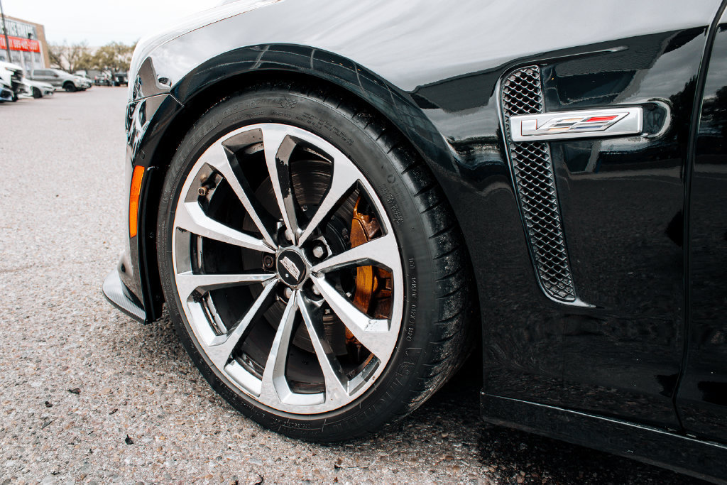 Used 2018 Cadillac CTS V w/ Carbon Fiber Package RWD image 10
