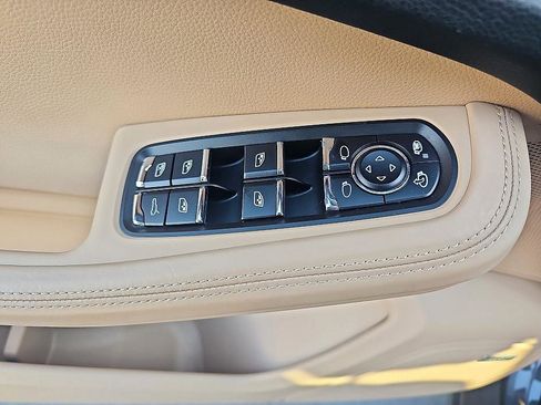 Used 2021 Porsche Macan image 12