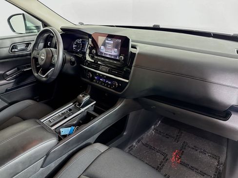 Used 2025 Nissan Pathfinder SV FWD image 37