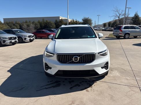 Certified 2025 Volvo XC40 B5 Plus image 2