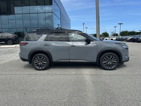 Used 2024 Nissan Pathfinder SL w/ SL Premium Package AWD/4WD image 6