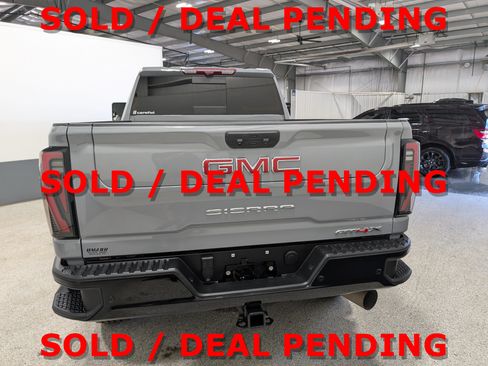 Used 2024 GMC Sierra 2500 AT4X AWD/4WD image 4