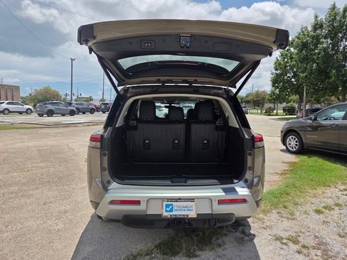 Used 2025 Nissan Pathfinder Platinum w/ Cargo Package FWD image 27