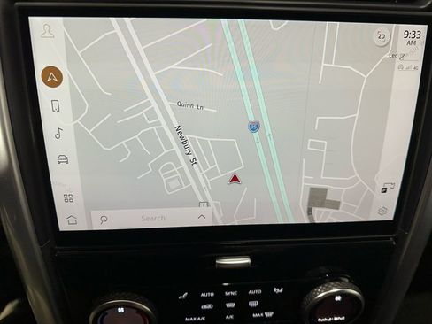 Used 2024 Land Rover Discovery Dynamic SE image 18