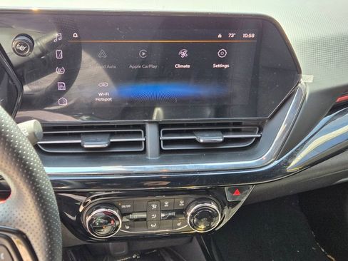 Used 2025 Chevrolet Trax RS w/ Sunroof Package FWD image 13