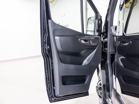 Used 2025 Mercedes-Benz Sprinter 3500 image 15