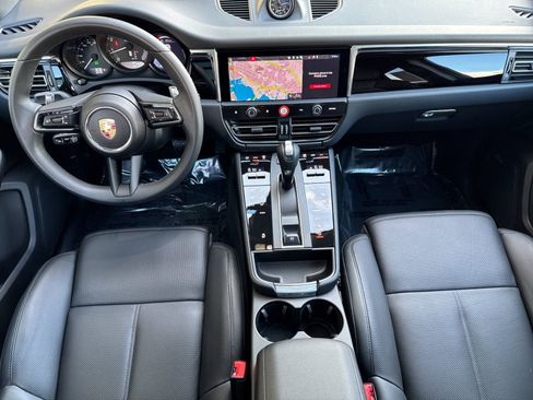 Certified 2025 Porsche Macan image 6