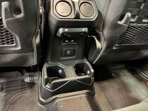 Used 2021 Jeep Wrangler Unlimited Rubicon w/ Cold Weather Group AWD/4WD image 12