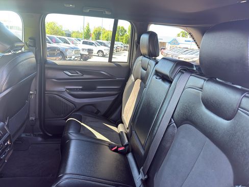 Used 2025 Jeep Grand Cherokee Altitude AWD/4WD image 31