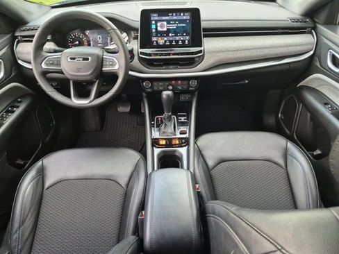 Used 2025 Jeep Compass Latitude w/ Sun & Sound Group AWD/4WD image 25