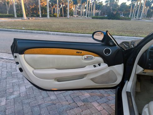 Used 2004 Lexus SC 430 Convertible RWD image 17