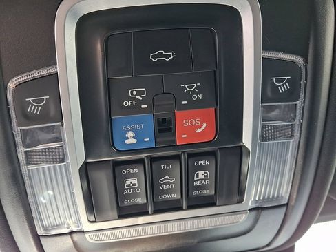 Used 2024 RAM 3500 Limited AWD/4WD image 33