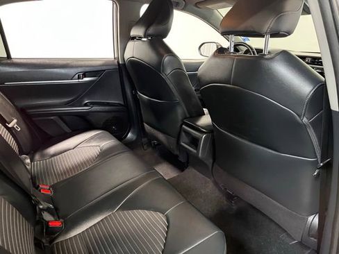 Used 2019 Toyota Camry SE w/ Convenience Package FWD image 12